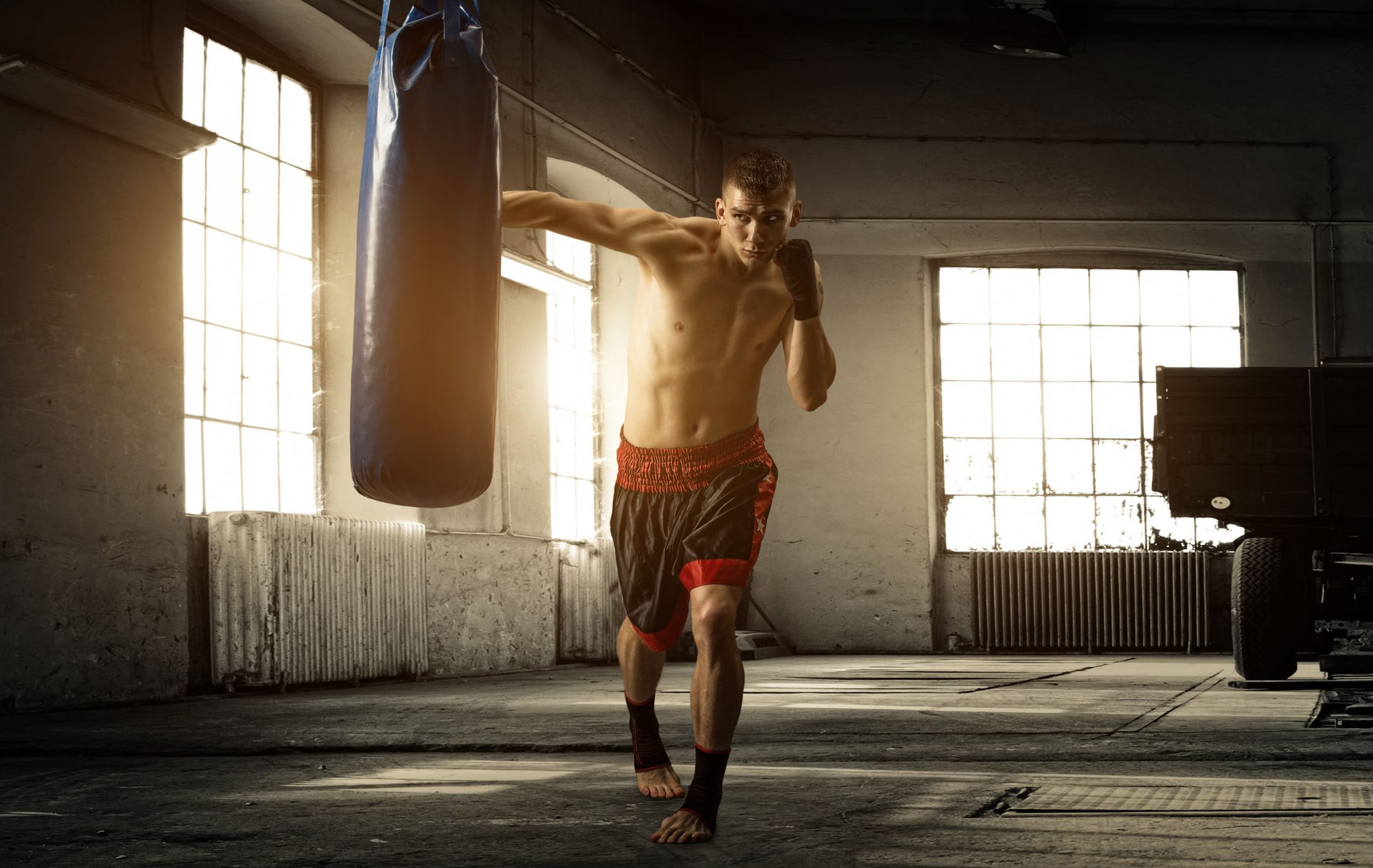 5 MMA Heavy Bag Workouts For Beginners