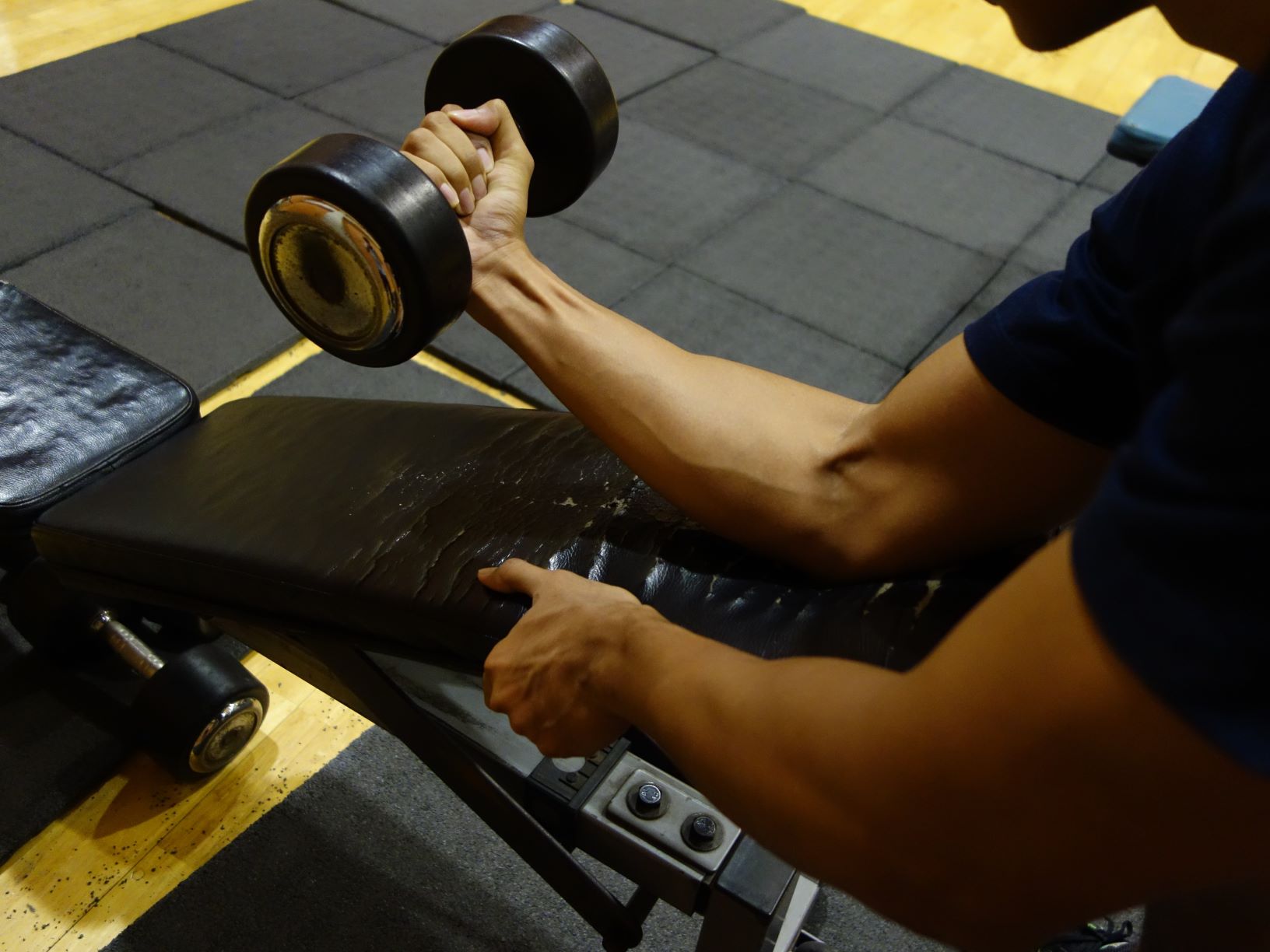 How to Do Wrist Curls for Bigger Forearm