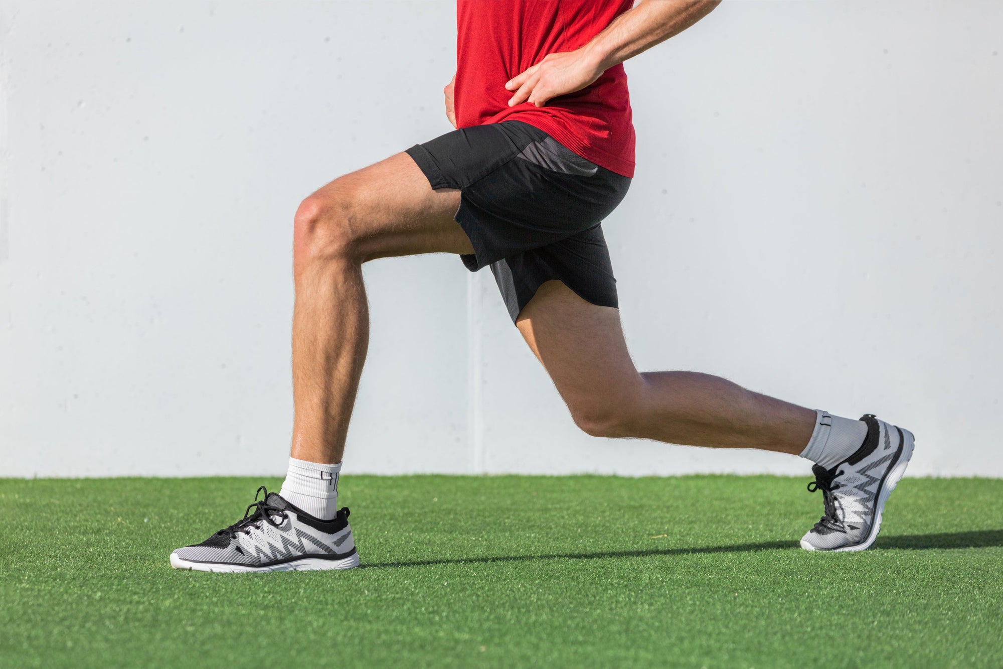 How to Do Lunges With the Proper Form: Anatomy, Techniques, and Variations